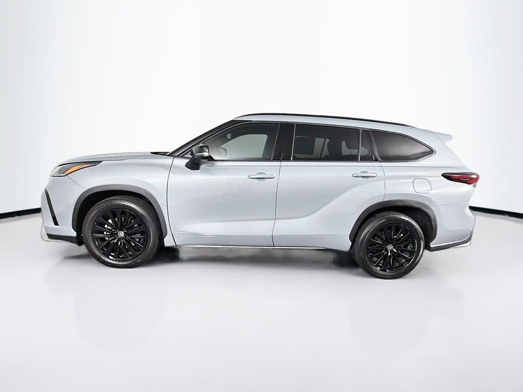 Used 2025  Toyota XSE image 6