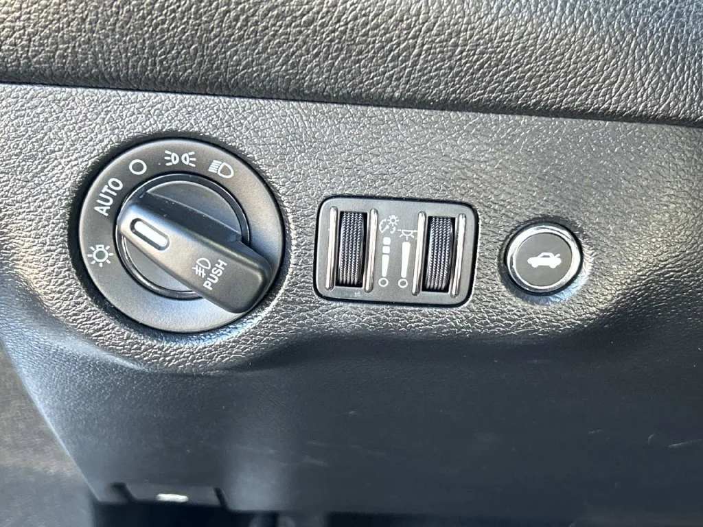 Used 2021 White Dodge SXT image 37