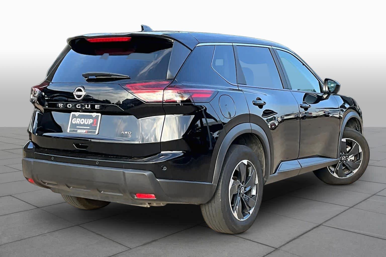 Used 2025 Super Black Nissan SV image 13