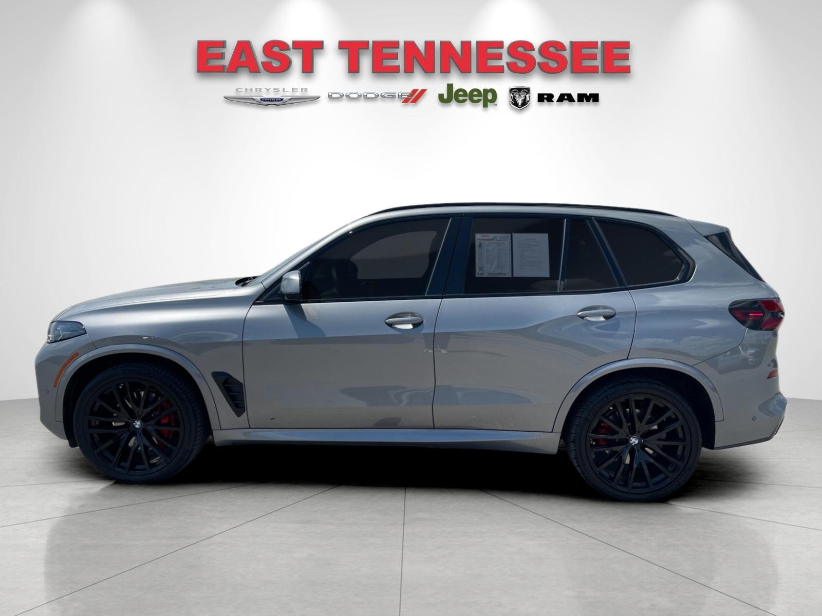 Used 2024 Gray BMW xDrive40i image 6