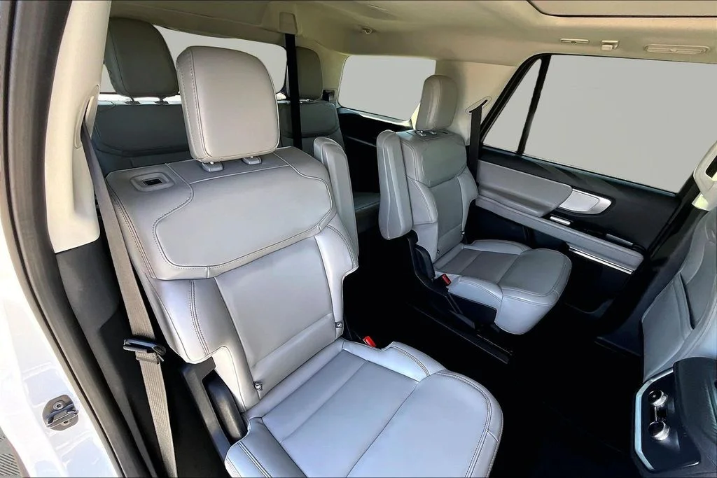 Certified Used 2025 Oxford White Ford Active image 27