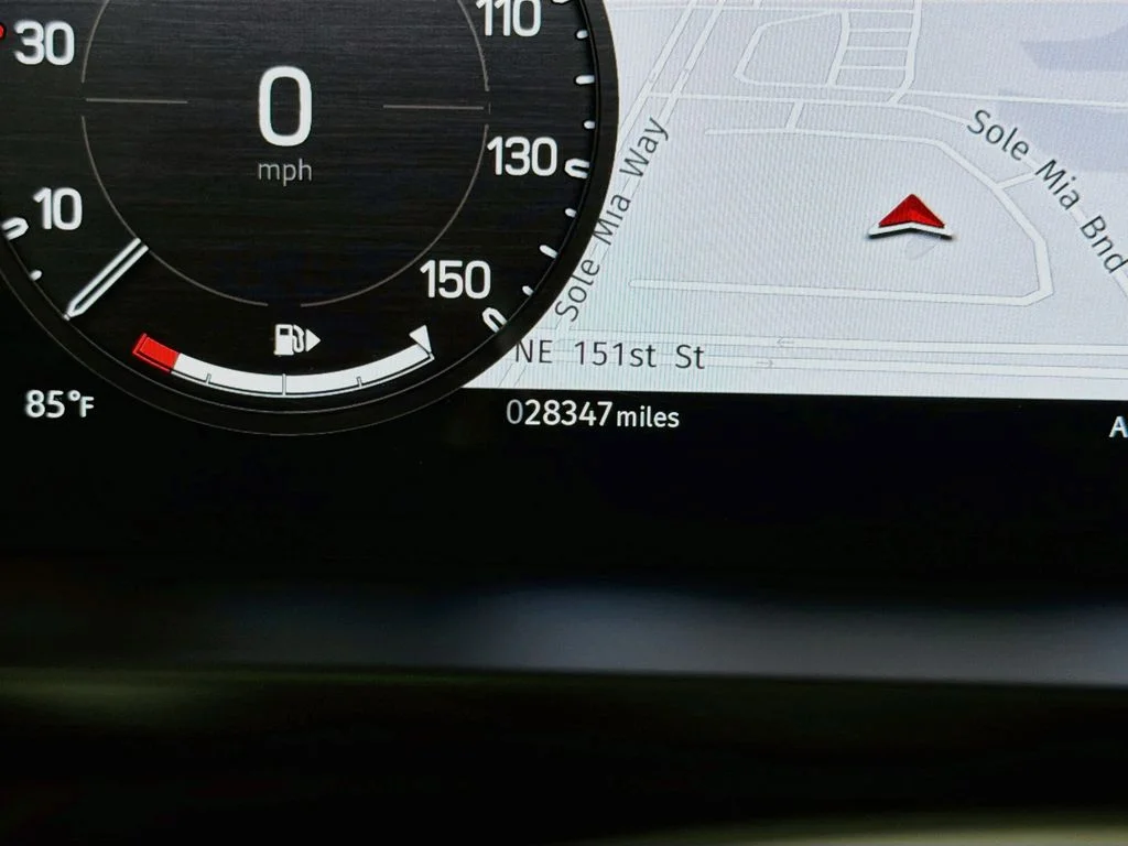 Used 2023 Gray Land Rover SE image 12