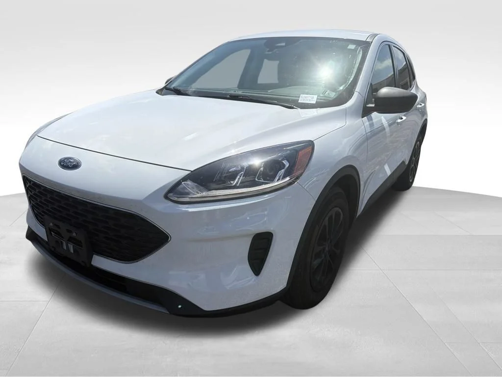 Used 2022 White Ford SE image 9