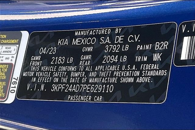 Used 2023 Blue Kia LXS image 31