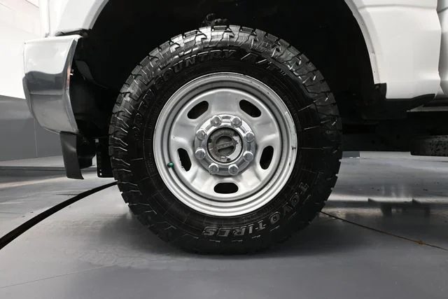 Used 2019 White Ford XL image 17