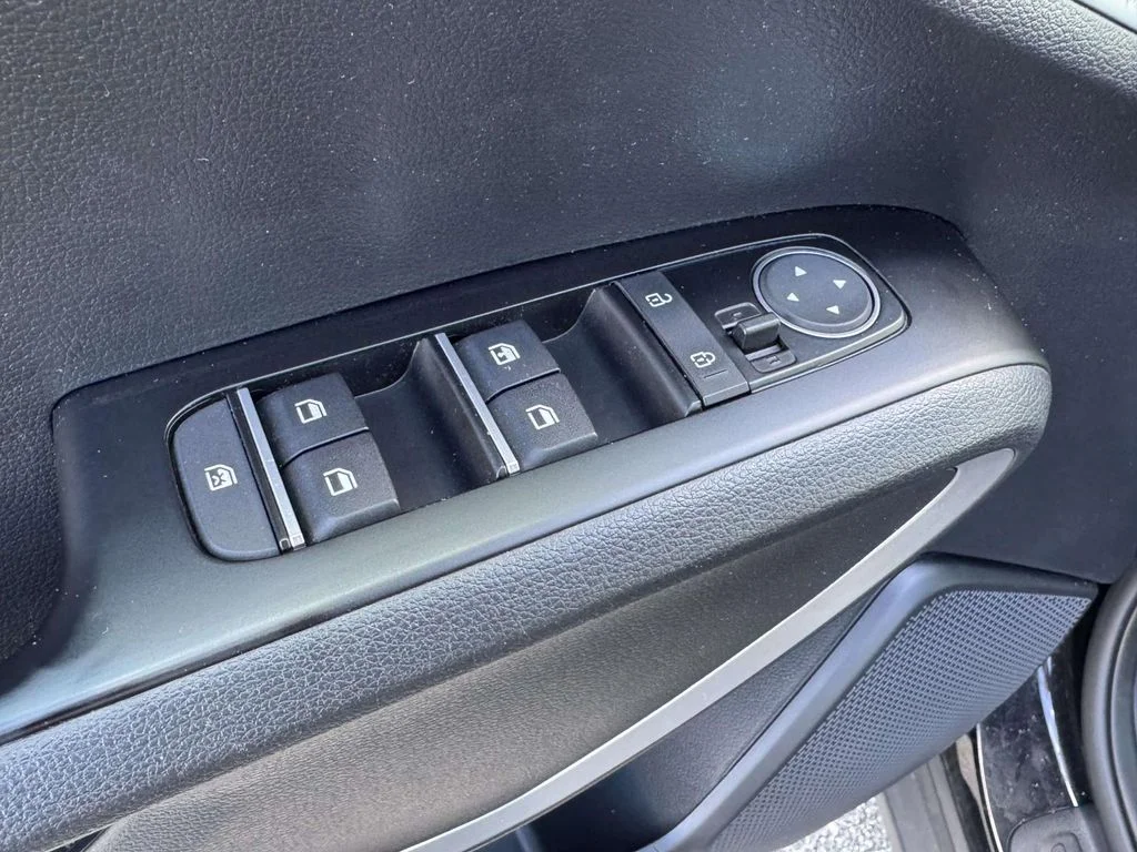 Used 2022 Black Kia LX image 27