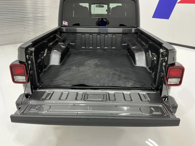 Used 2022  Jeep Willys image 7