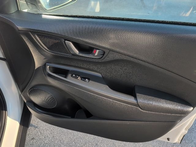 Used 2023 White Hyundai SEL image 11