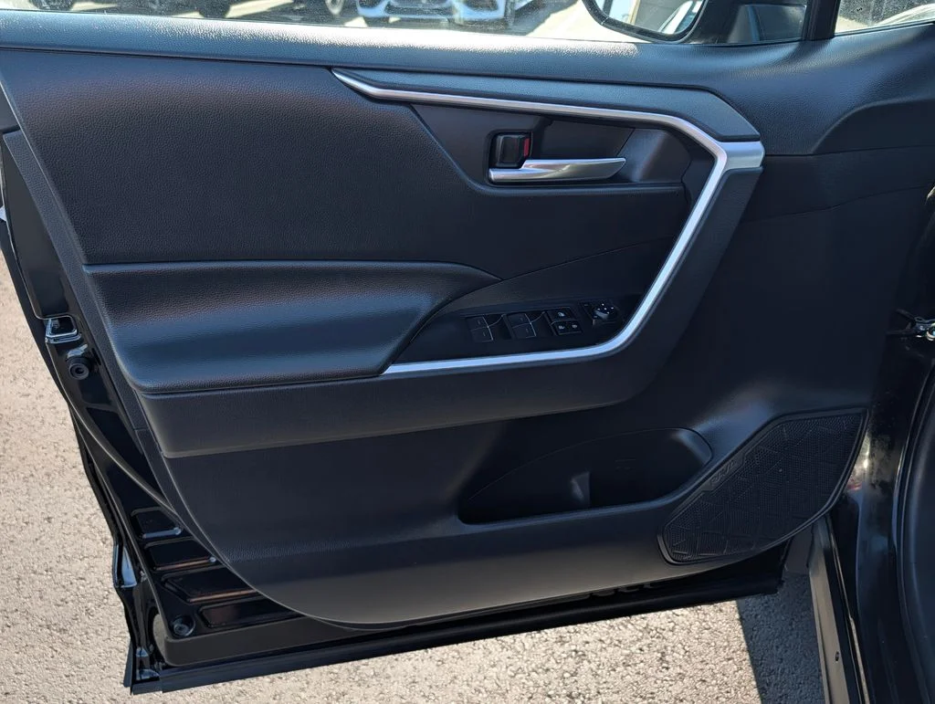 2024 Toyota RAV4 XLE - Photo 16