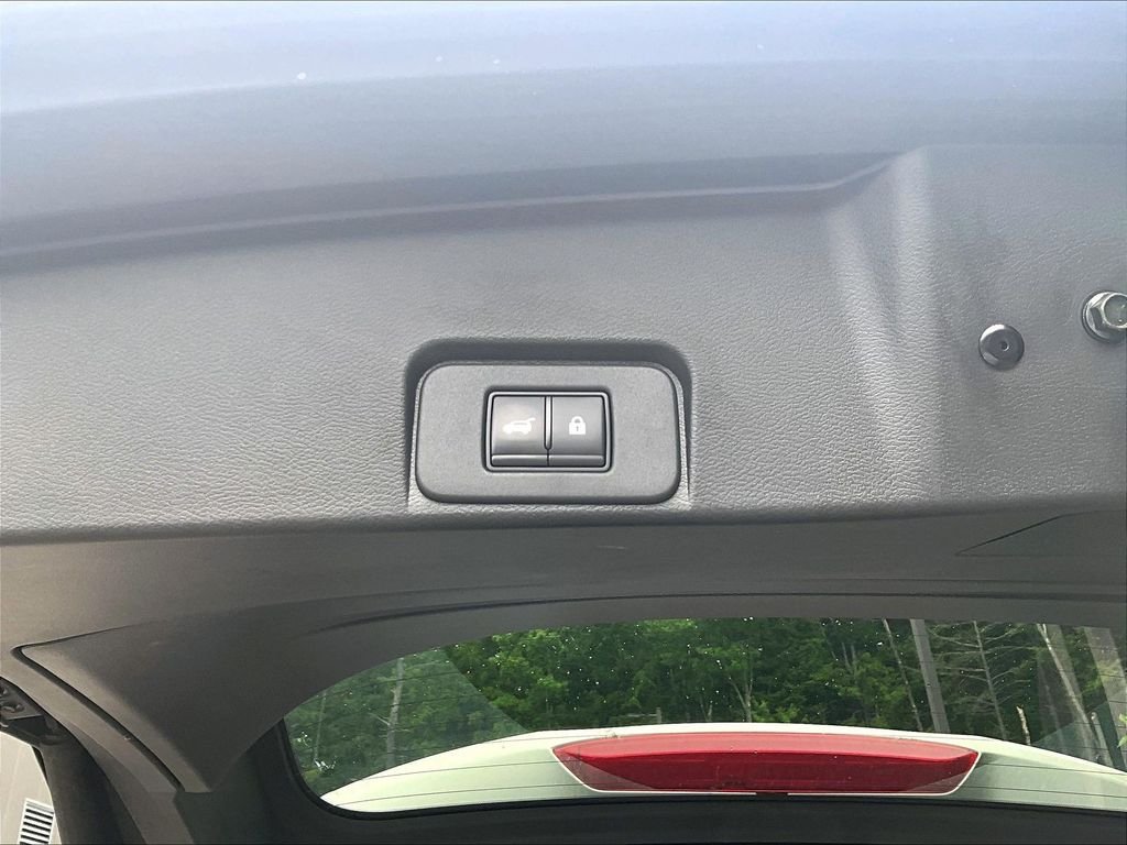 Used 2022 Gold Nissan Platinum image 26