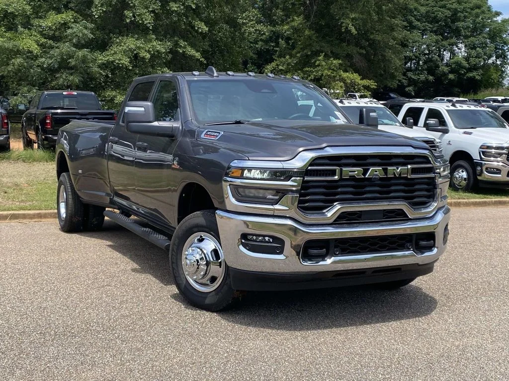 New 2026 Granite Crystal Metallic Clear-Coat Exterior Paint RAM Tradesman image 32