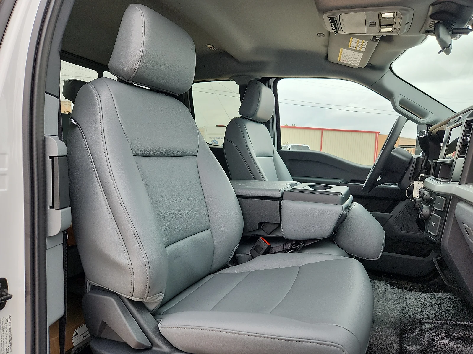 New 2026 Oxford White Ford XL image 20