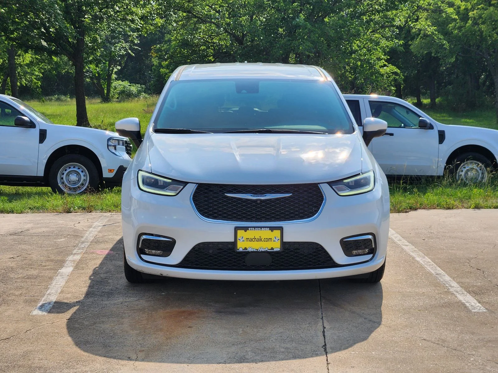 Used 2023 White Chrysler Touring L image 2