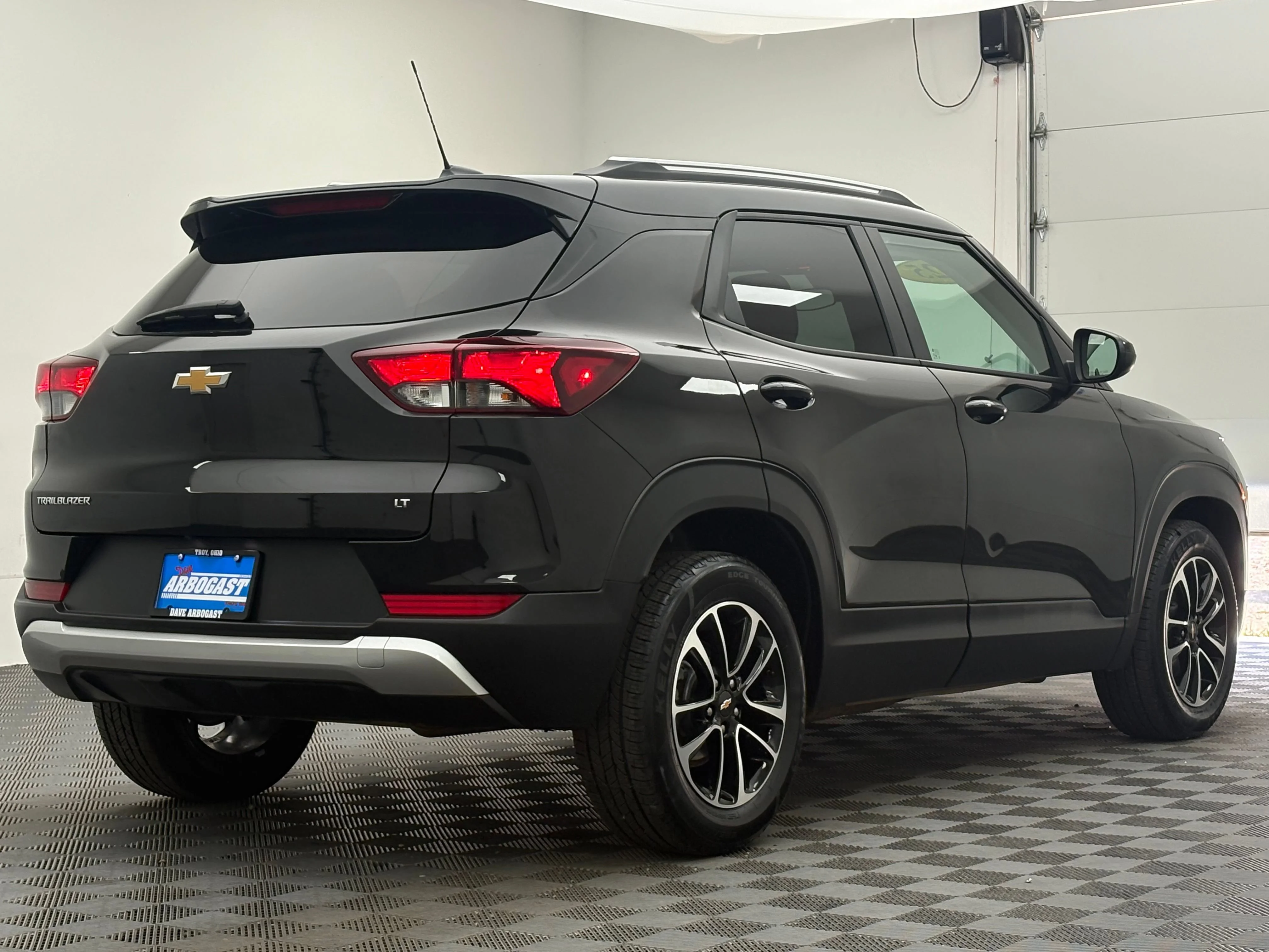 Used 2025 Mosaic Black Metallic Chevrolet LT image 6