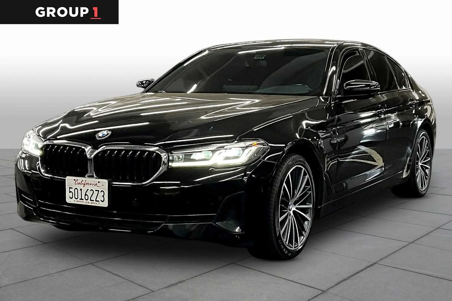 2021 BMW 5 Series 530e iPerformance Sedan's photo