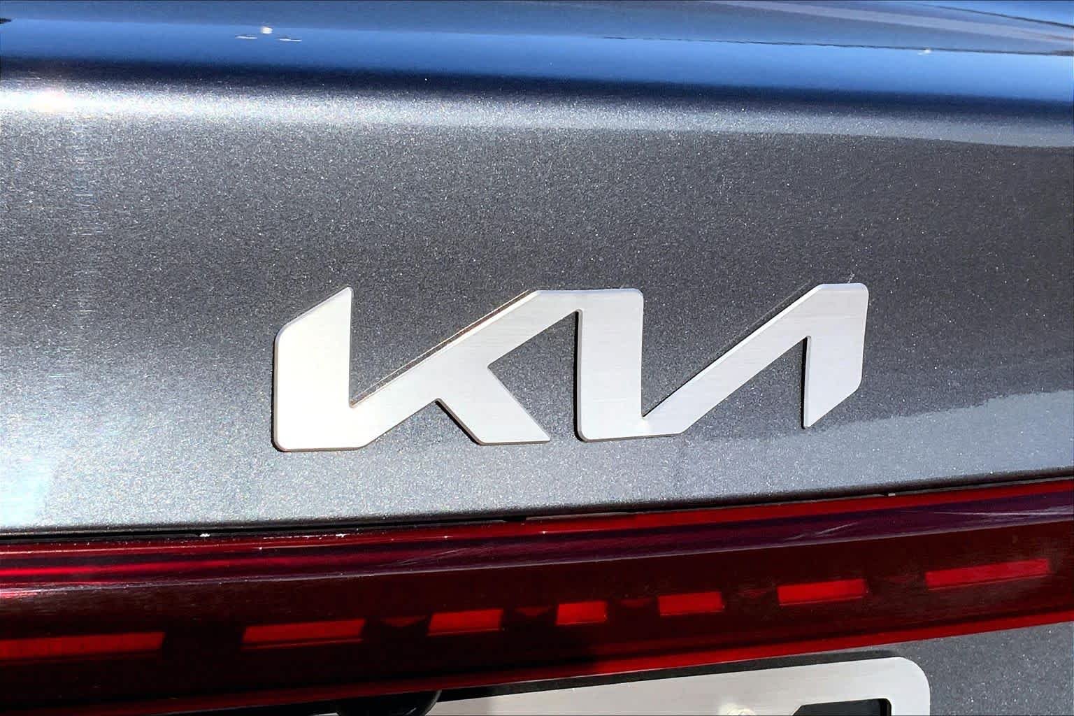 Used 2024 Gravity Gray Kia LXS image 30