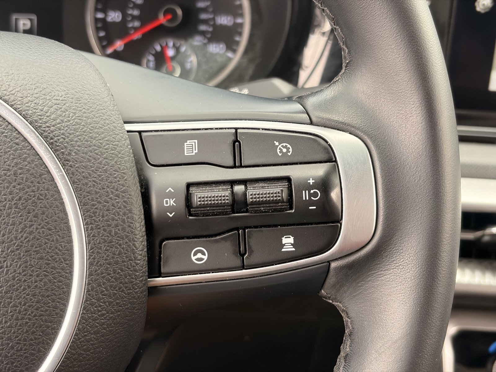 Used 2023 White Kia GT-Line image 22