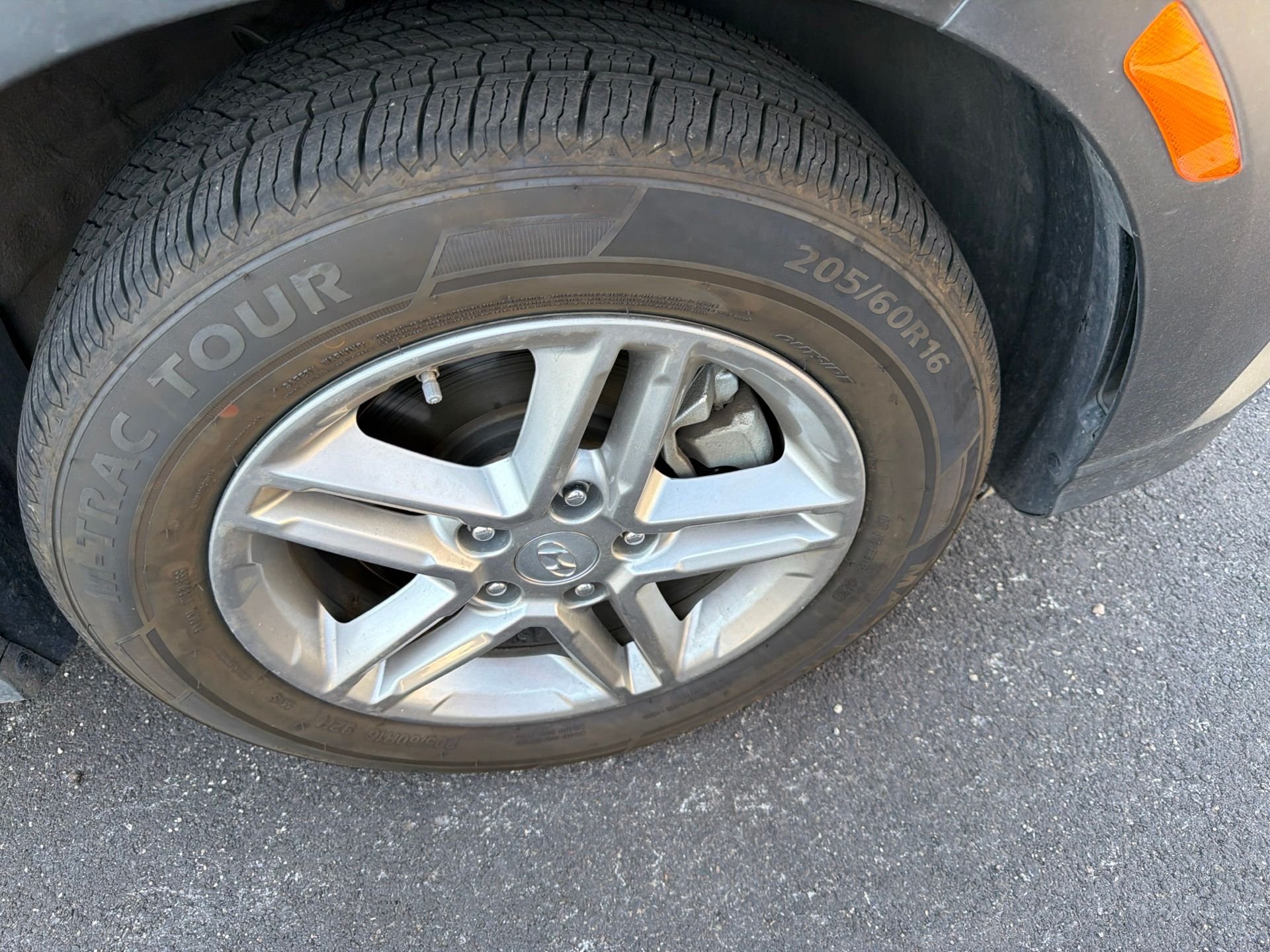 Certified Used 2022 Silver Hyundai SE image 4