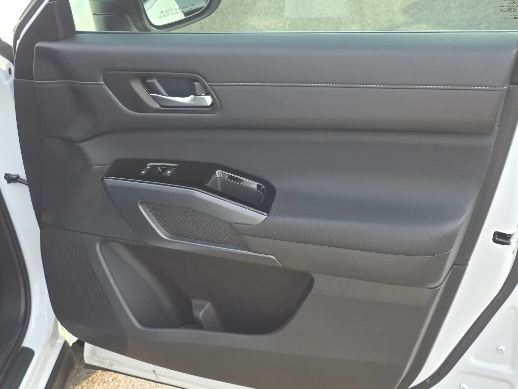 Used 2025 White Nissan SL image 20