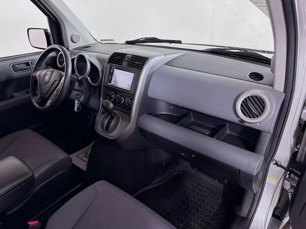 Used 2008 Alabaster Silver Metallic Honda LX image 27