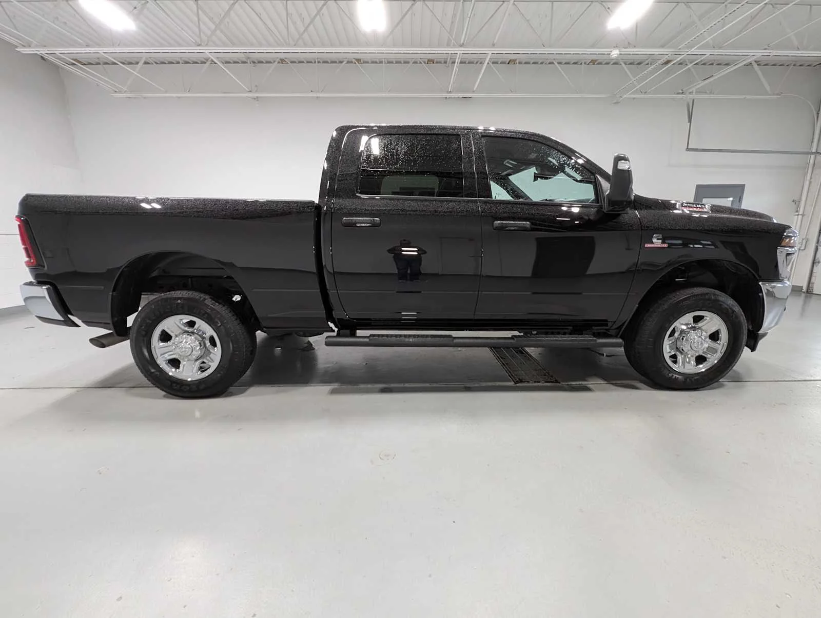 Used 2025 Diamond Black Crystal Pearlcoat Ram Tradesman image 4