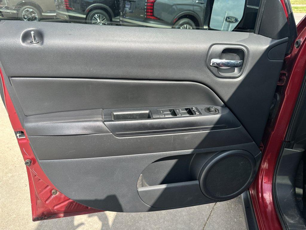 Used 2014 Deep Cherry Red Crystal Pearlcoat Jeep Latitude image 15