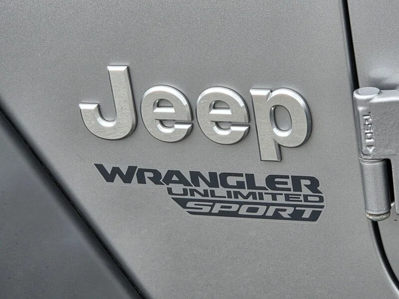 Used 2018 Billet Silver Metallic Clearco JEEP UNLIMITED SPORT S image 7