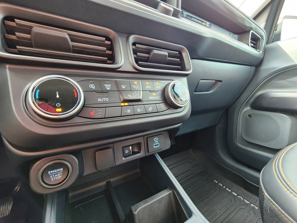 Used 2024 Azure Gray Metallic Tri-Coat Ford LARIAT Advanced image 30