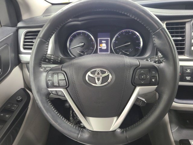 Used 2015 Predawn Gray Mica Toyota XLE image 24
