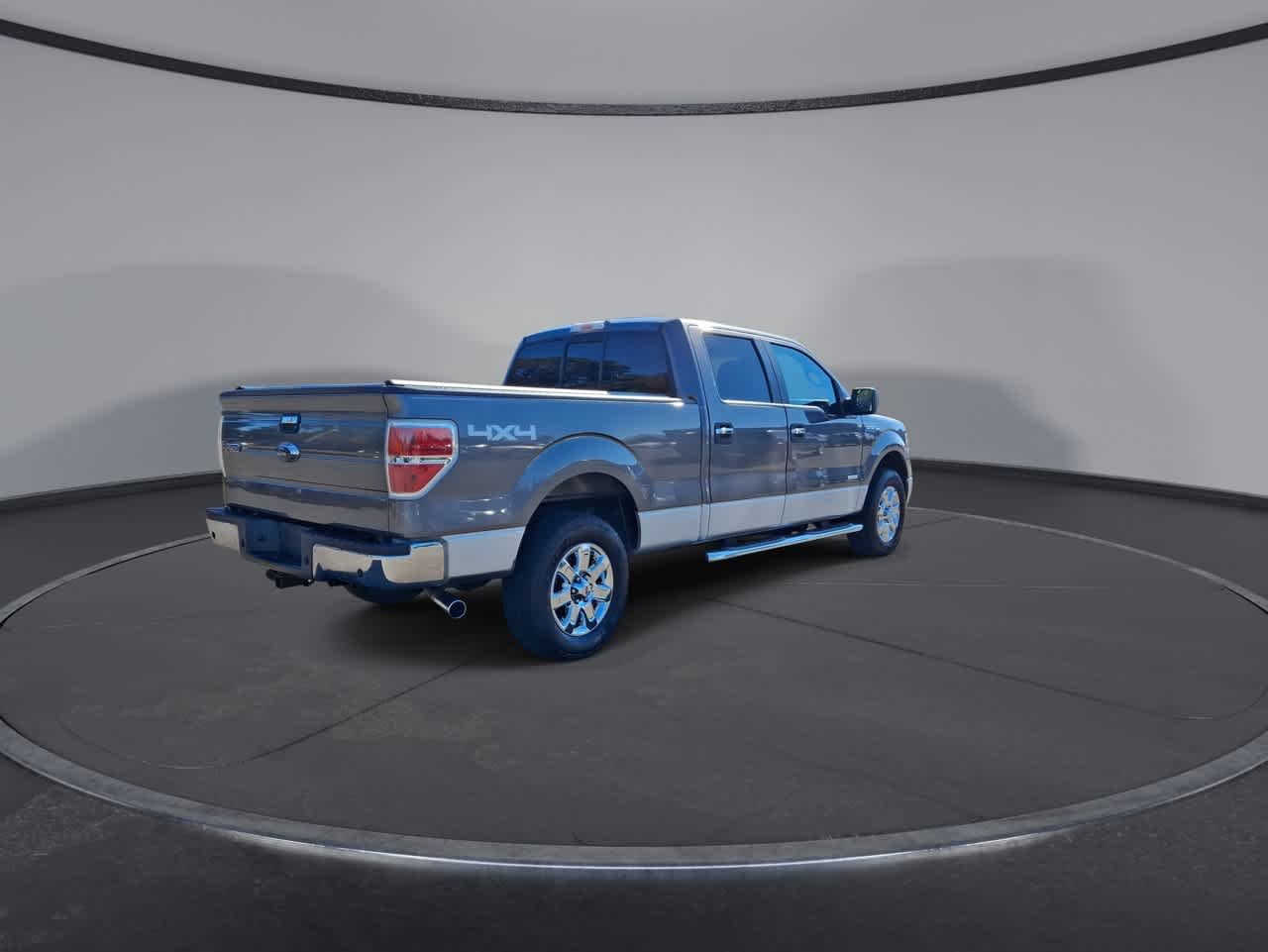 Used 2014 Sterling Gray Metallic/Ingot Silver Metallic Ford XLT image 8