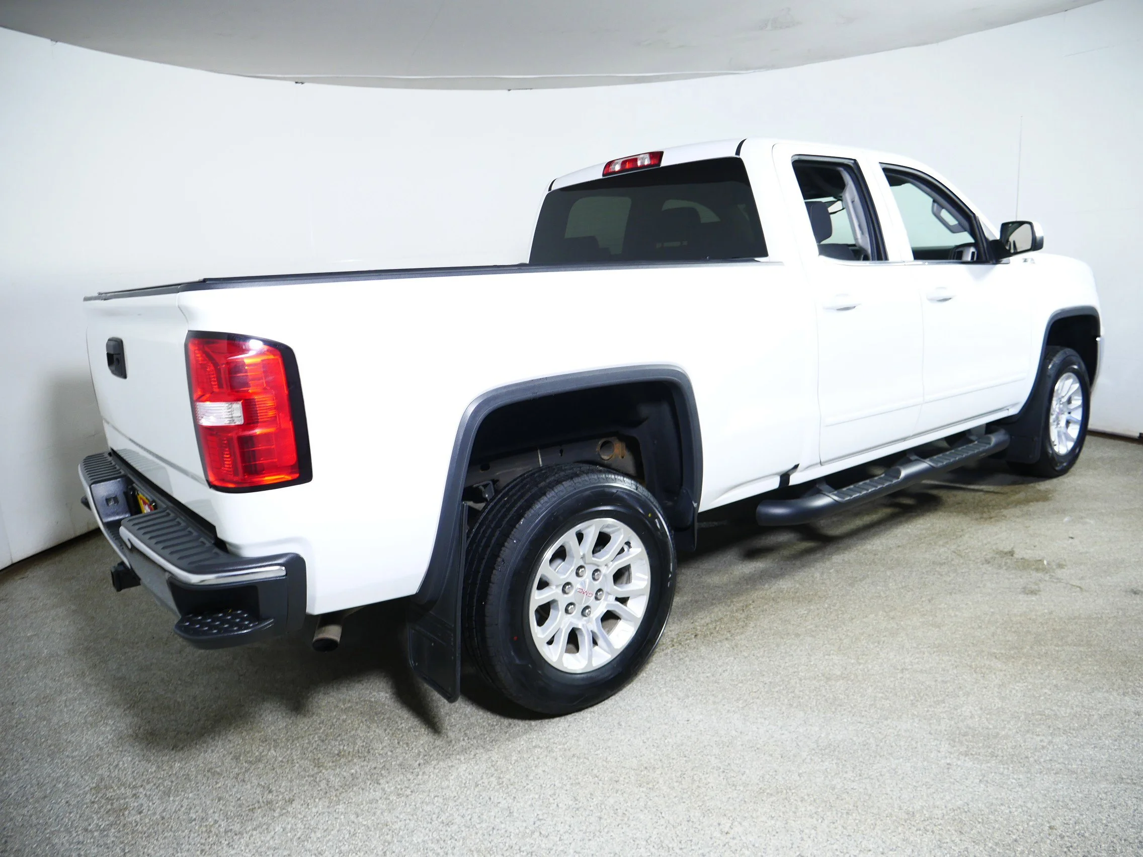 Used 2019 Summit White GMC SLE image 7