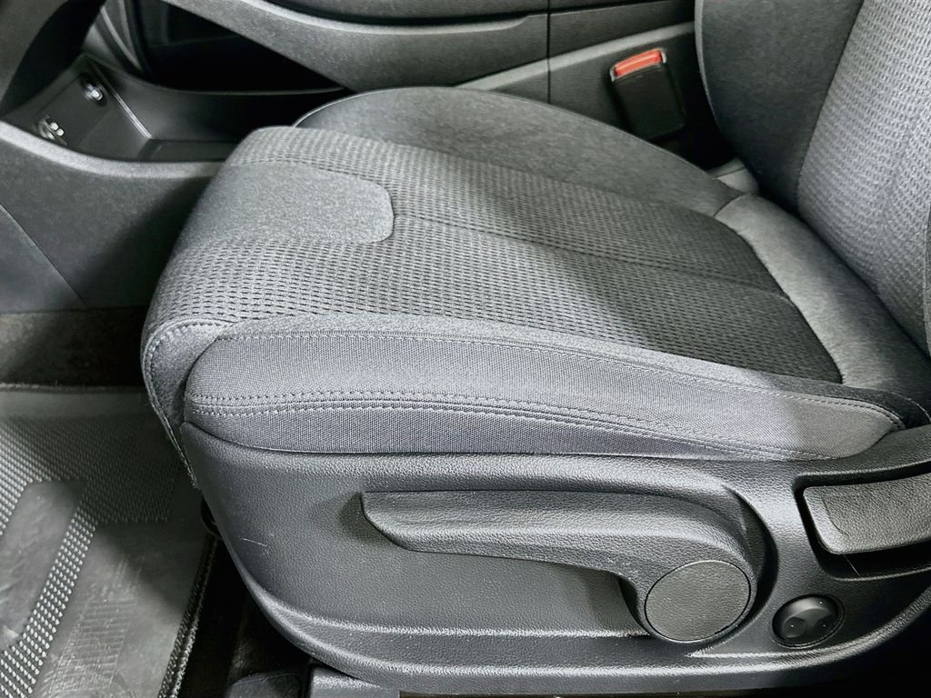 Used 2023 Silver Hyundai SE image 18
