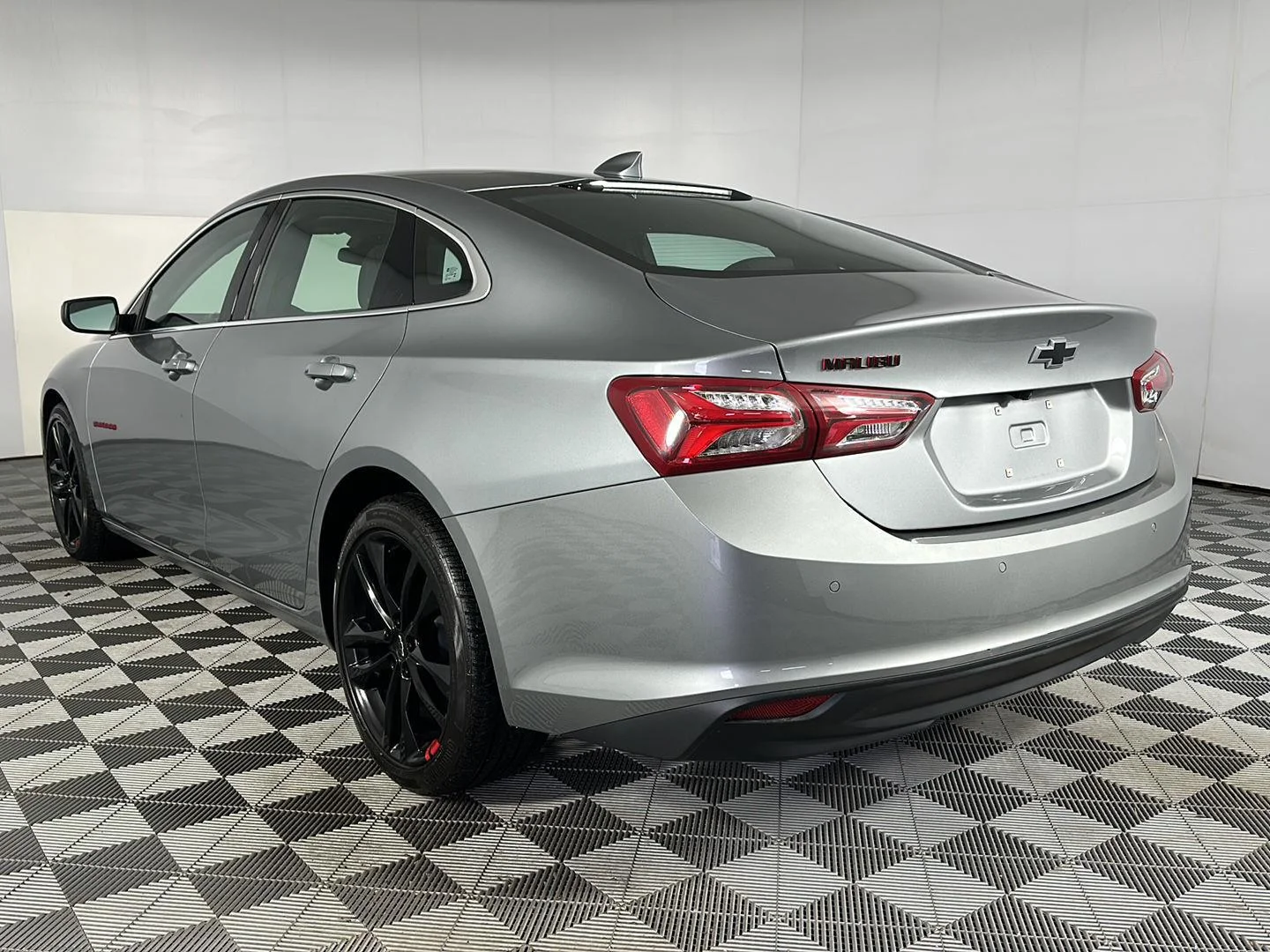 Used 2024 Sterling Gray Metallic Chevrolet LT image 5