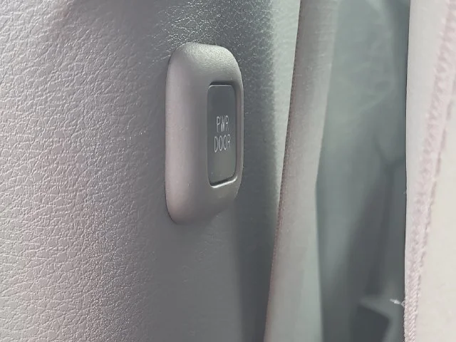 Certified Used 2021  Toyota XLE image 13