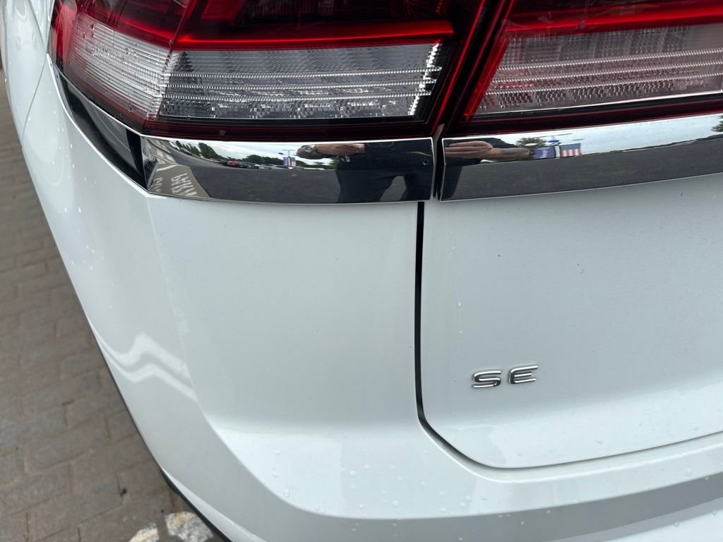 Used 2024 White Volkswagen 2.0T SE w/Technology image 5
