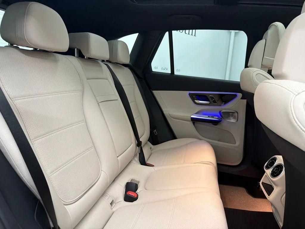 New 2027 Black Mercedes-Benz GLC 300 image 29