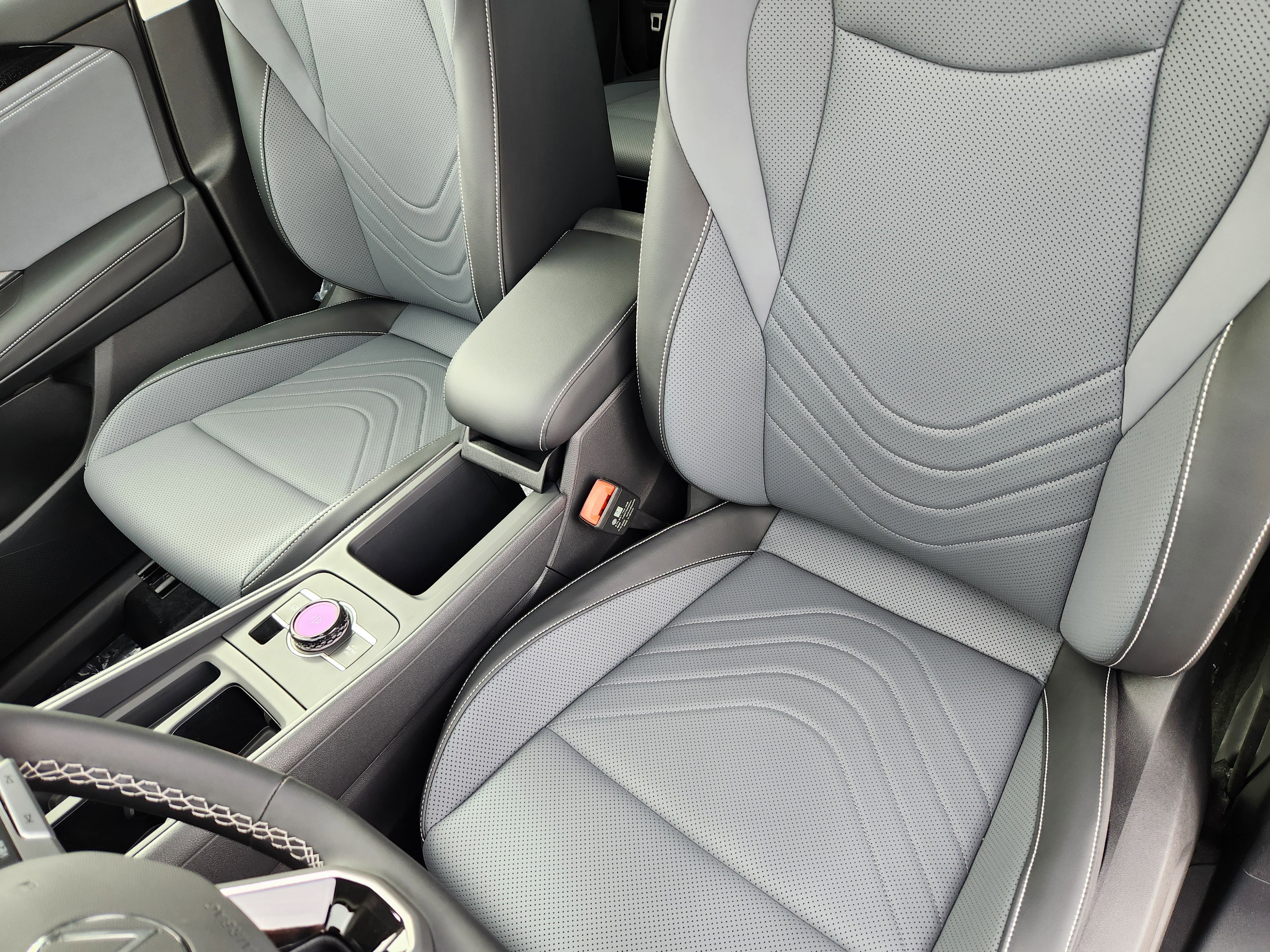 New 2026 Silver Volkswagen 2.0T SE image 10