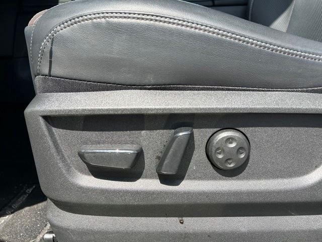 Used 2025 Black Nissan Platinum image 30