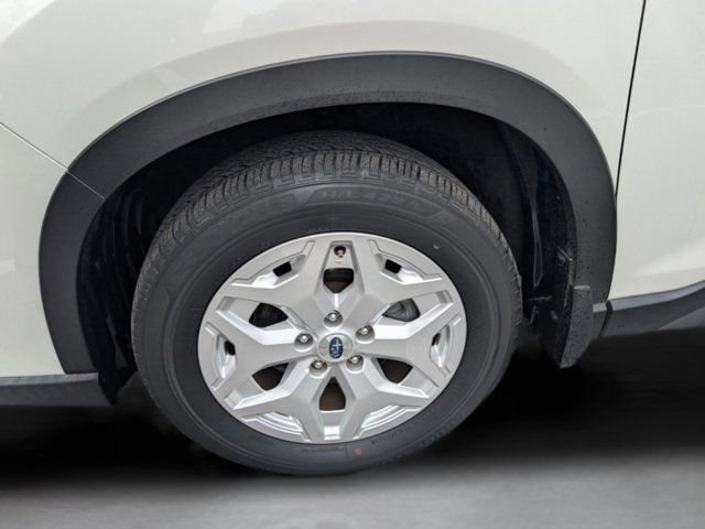 Used 2023 White Subaru Base image 27