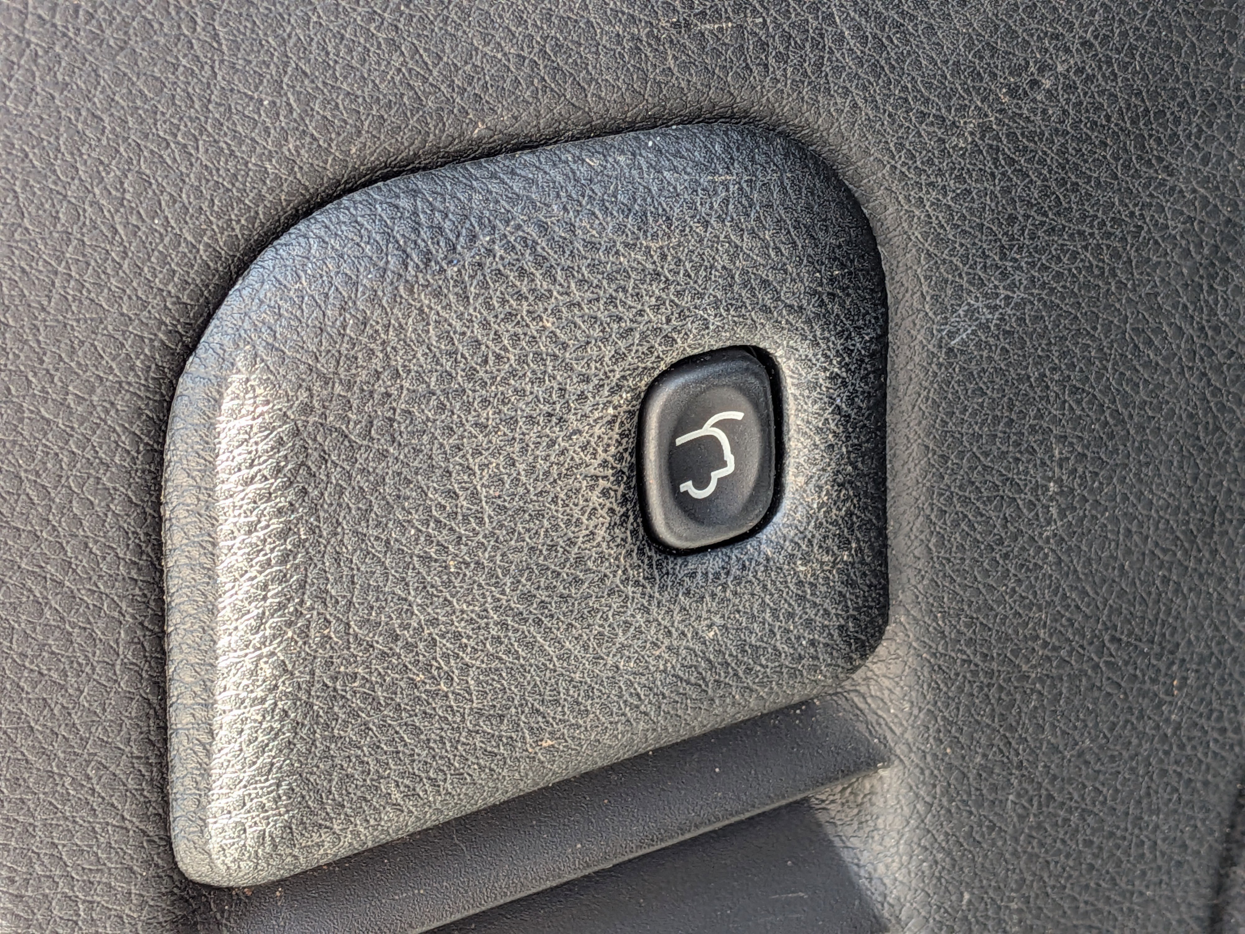 Used 2018 Bright White Clearcoat Jeep Altitude image 14