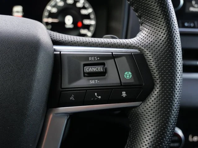 Used 2024 Silver Mitsubishi SE image 18