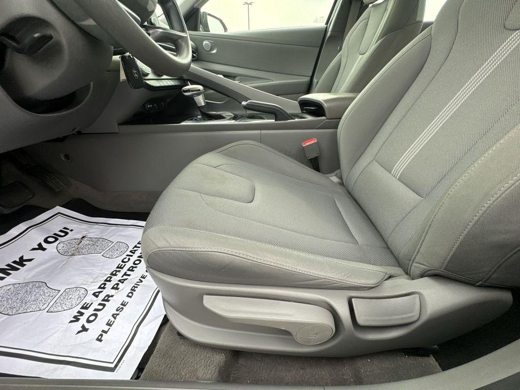 Used 2024 Black Hyundai SE image 12