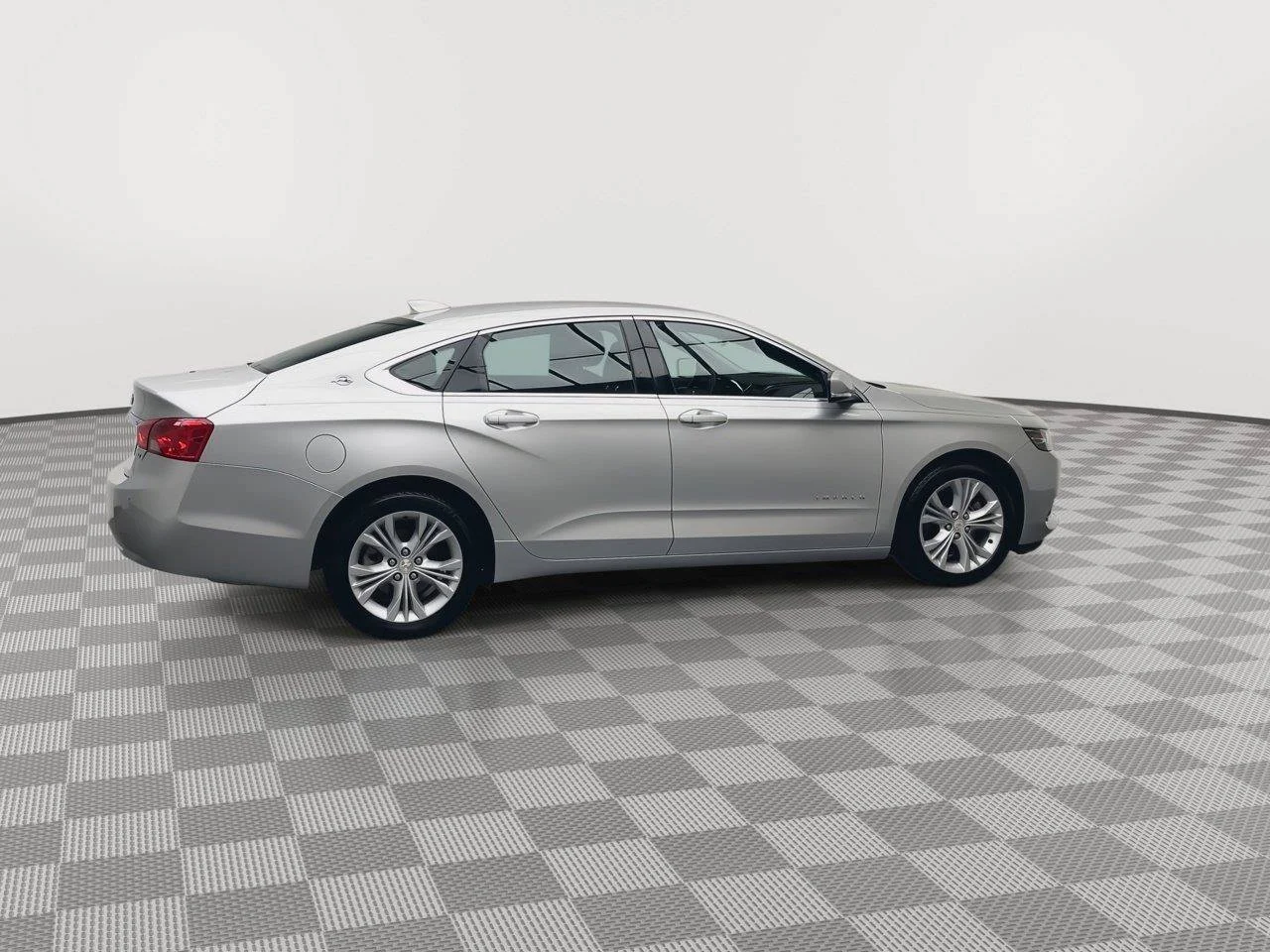Used 2015 SILVER ICE METALLIC Chevrolet LT image 34