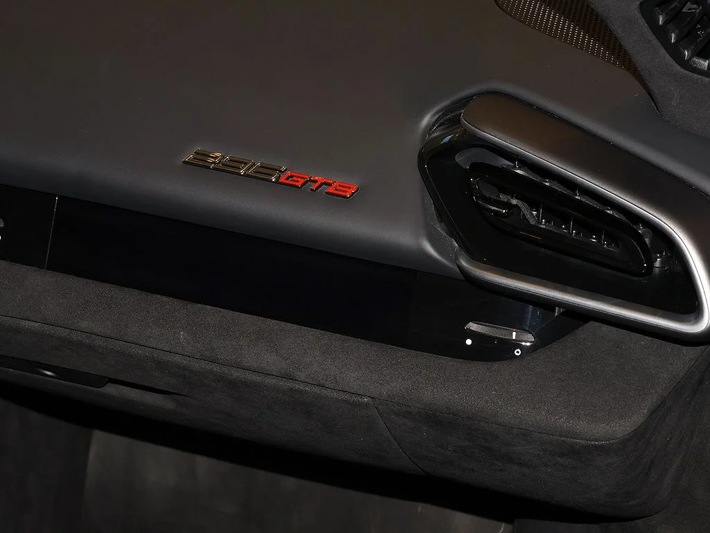 Certified Used 2025 Viola Hong Kong Ferrari  image 89