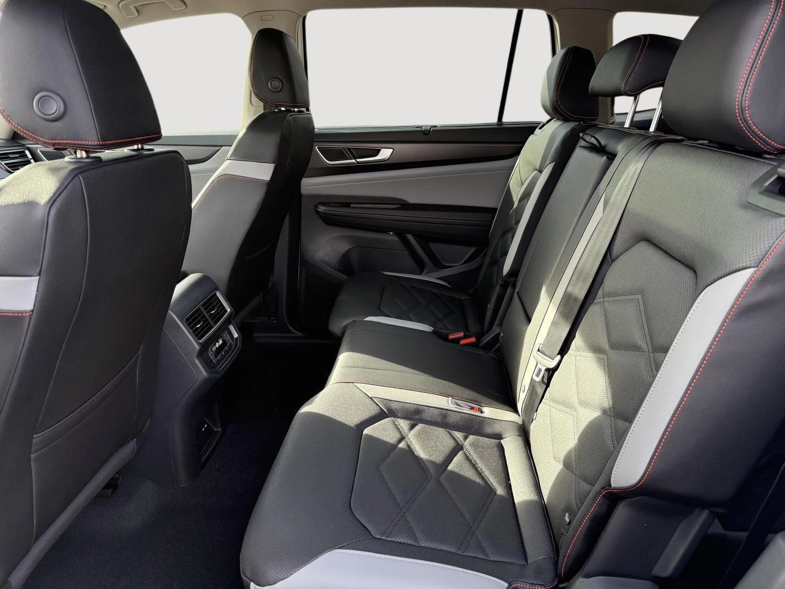 New 2026 Opal White Pearl Volkswagen 2.0T Peak Edition image 10