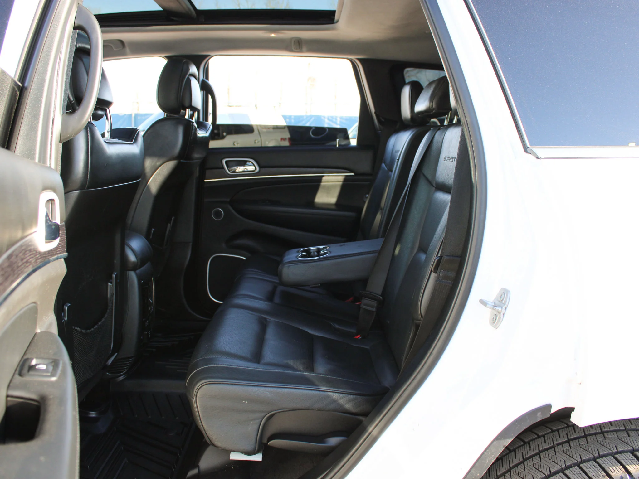 Certified Used 2018 White Jeep Summit * Mechanic Special | Winter Tires | Skid Plates | Harman/Kardon | Adaptive Cruise image 15