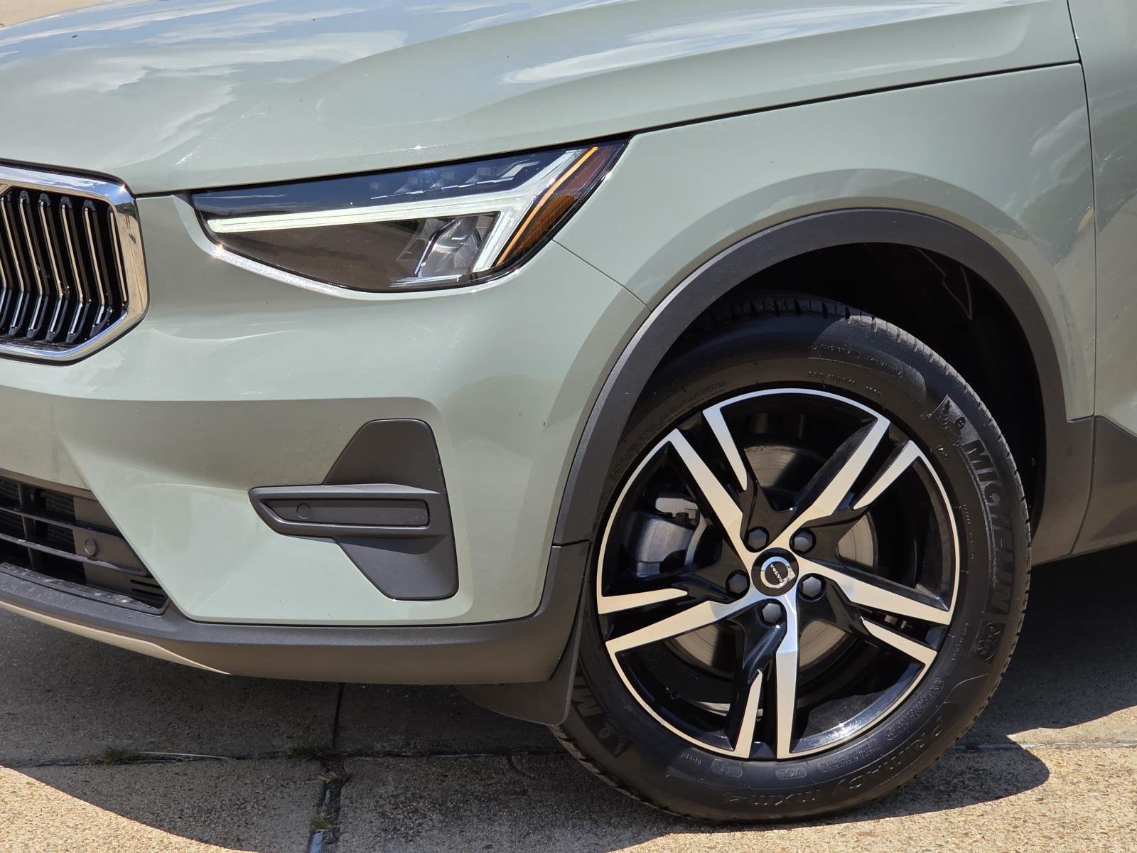 Used 2025 Sage Green Metallic Volvo Core Bright Theme image 7