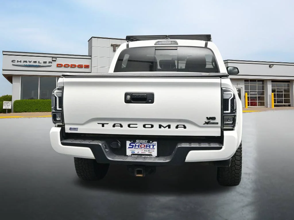 Used 2022 White Toyota SR5 image 4
