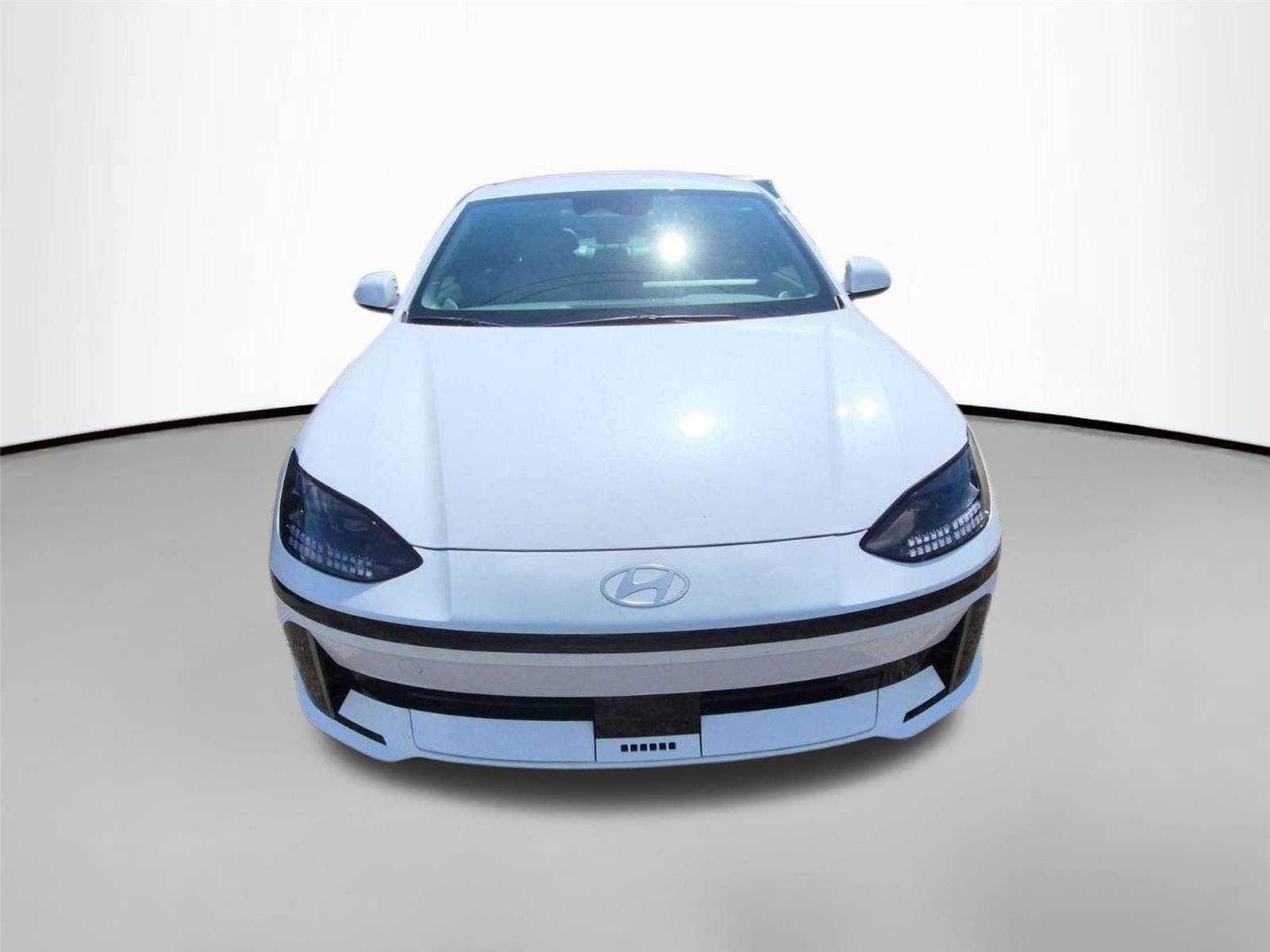 Used 2024 White Hyundai SEL image 6