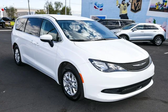 2023 Chrysler Voyager LX